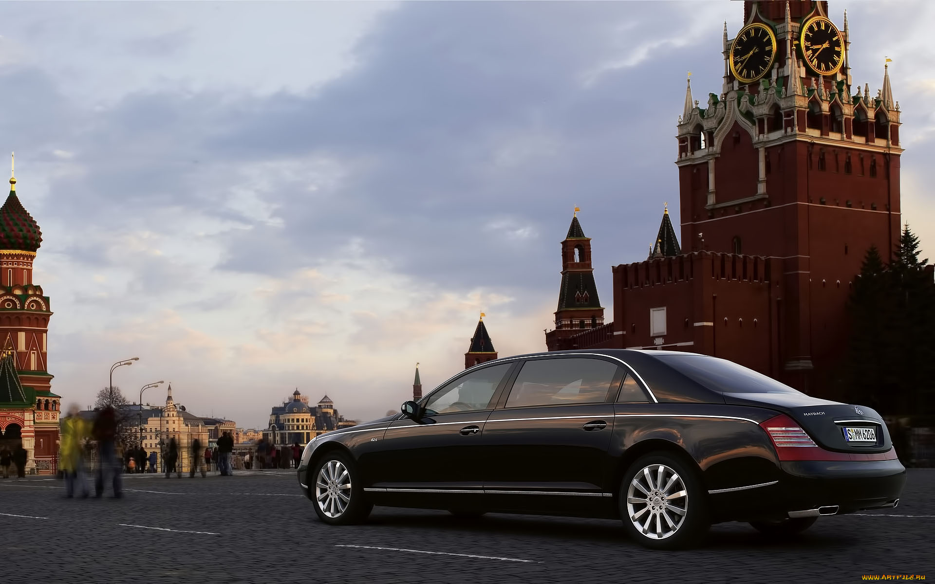 Все автомобили москвы. Maybach 62. Maybach 62s в Москве. Майбах у Кремля. Майбах 62 в Москве.